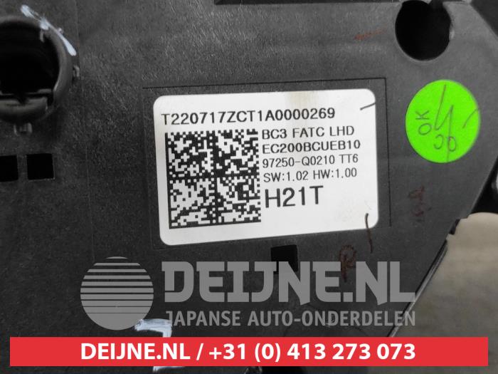 Kachel Bedieningspaneel van een Hyundai Bayon 1.0 T-GDI 12V Mild Hybrid 48V 2022