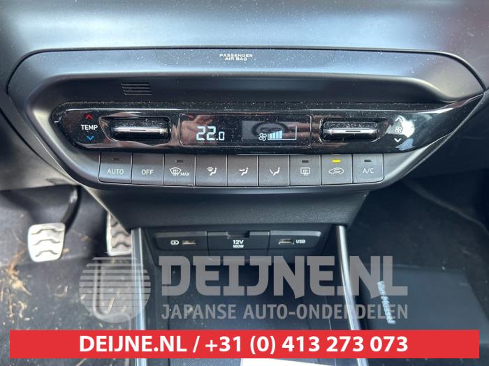 Kachel Bedieningspaneel van een Hyundai Bayon 1.0 T-GDI 12V Mild Hybrid 48V 2022