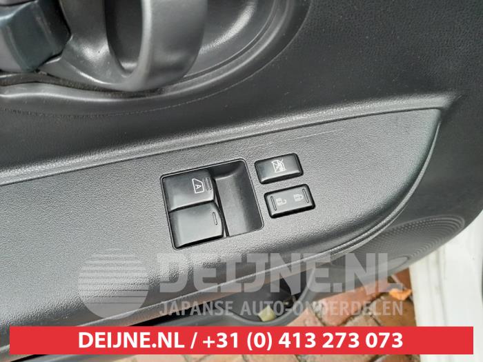 Nissan Micra Combischakelaar ramen O628471