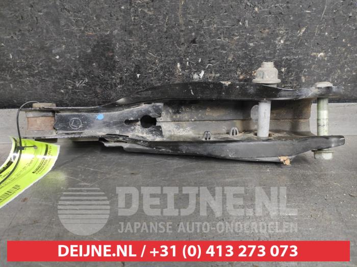 Nissan Qashqai Draagarm links-achter O628740