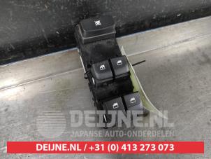 Gebruikte Combischakelaar ramen Kia Rio IV (YB) 1.0i T-GDi 100 12V Prijs € 75,00 Margeregeling aangeboden door V.Deijne Jap.Auto-onderdelen BV