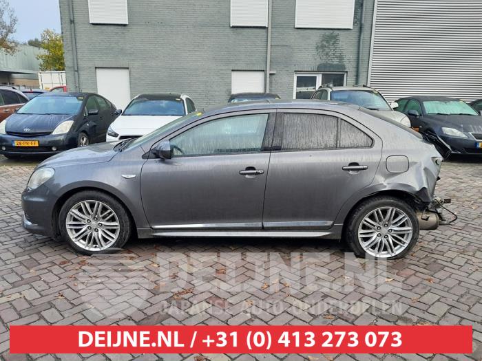 Suzuki Kizashi Driehoeks Ruit links-achter O628869
