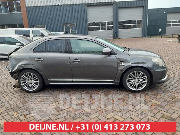Suzuki Kizashi Driehoeks Ruit rechts-achter O628870