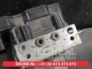 Nissan Micra ABS pump O628921 photo 2
