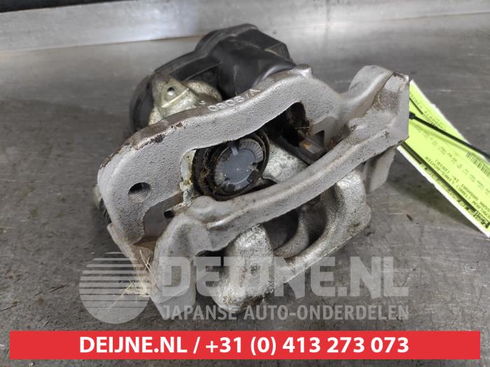 Nissan Qashqai Remklauw (Tang) links-achter O629616