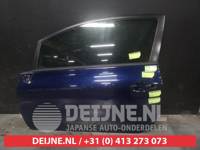 Toyota Auris Door 2-door, left O630906