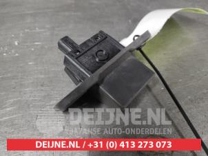 Mazda CX-30 Tailgate switch O631000 photo 2
