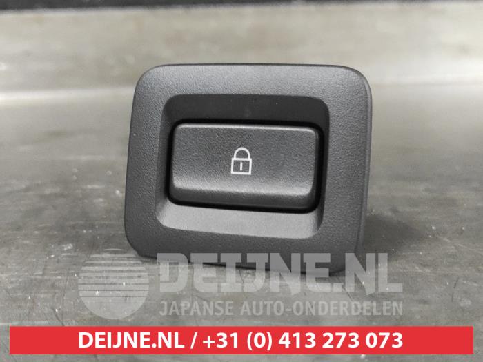 Mazda CX-30 Schalter Heckklappe O631001