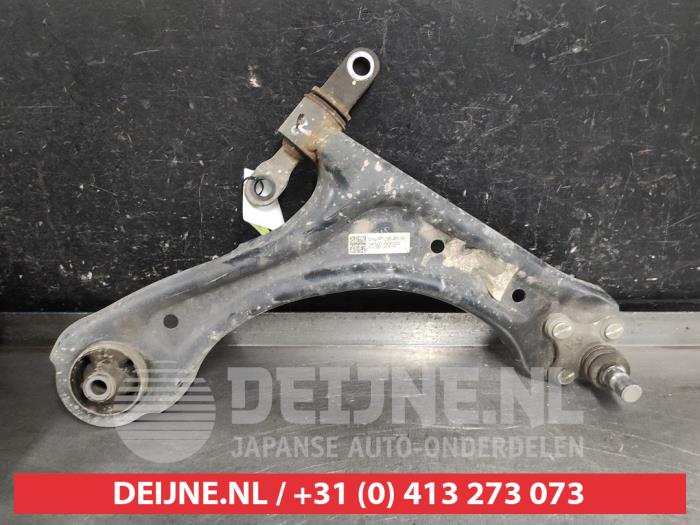 Kia Sportage Front lower wishbone, right O631335
