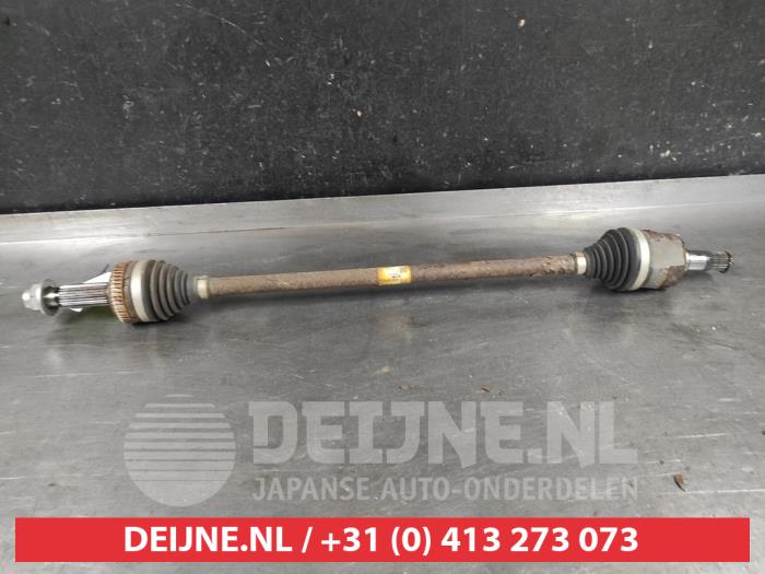 Gebruikte Aandrijfas links-achter Kia Sportage (QL) 1.6 T-GDI 16V 4x4 Prijs € 125,00 Margeregeling aangeboden door V.Deijne Jap.Auto-onderdelen BV