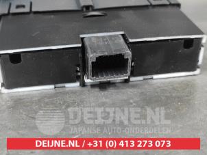 Lexus RX Stoelverwarmings Schakelaar O631979 foto 2