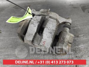 Toyota Prius Plus Remklauw (Tang) links-achter O632649 foto 2