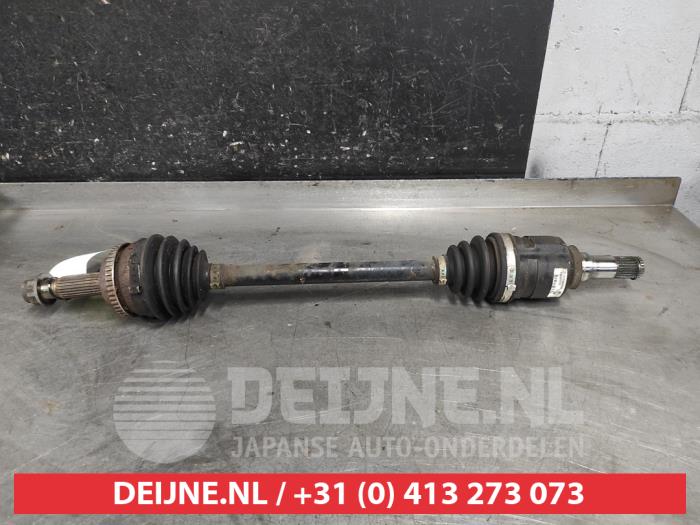 Toyota Yaris Aandrijfas links-voor O632750