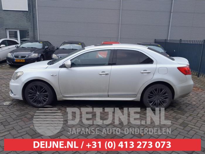 Suzuki Kizashi Driehoeks Ruit links-achter O633405