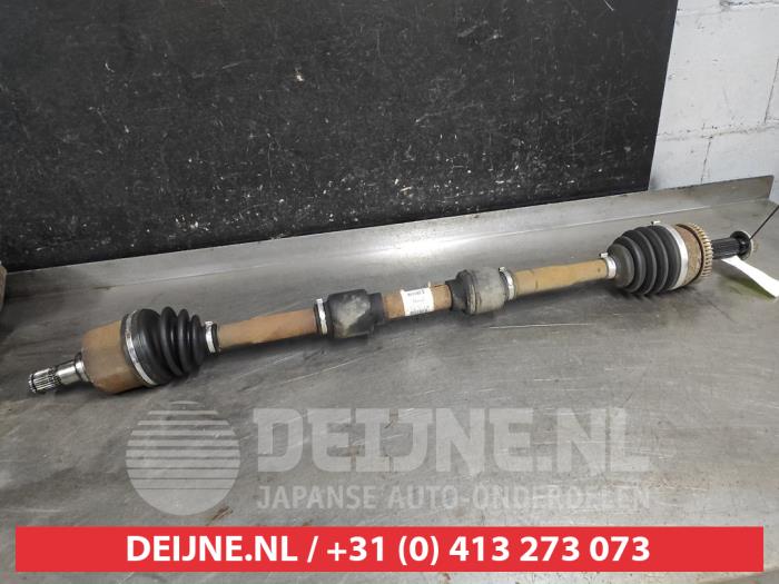 Gebruikte Steekas rechts-voor Kia Carens IV (RP) 1.7 CRDi 16V Prijs € 75,00 Margeregeling aangeboden door V.Deijne Jap.Auto-onderdelen BV