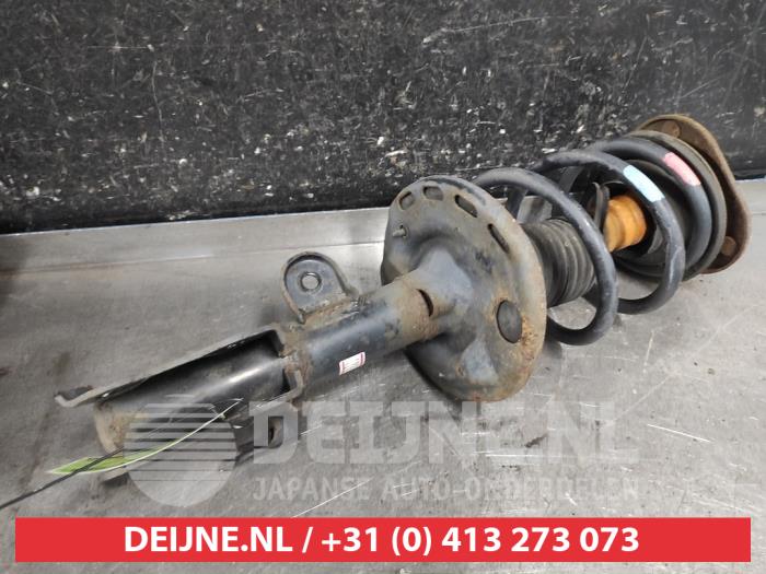 Lexus CT 200h Stoßdämpferstrebe links vorne O633605