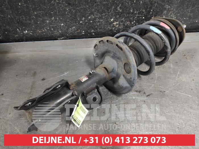 Lexus CT 200h Stoßdämpferstrebe rechts vorne O633606
