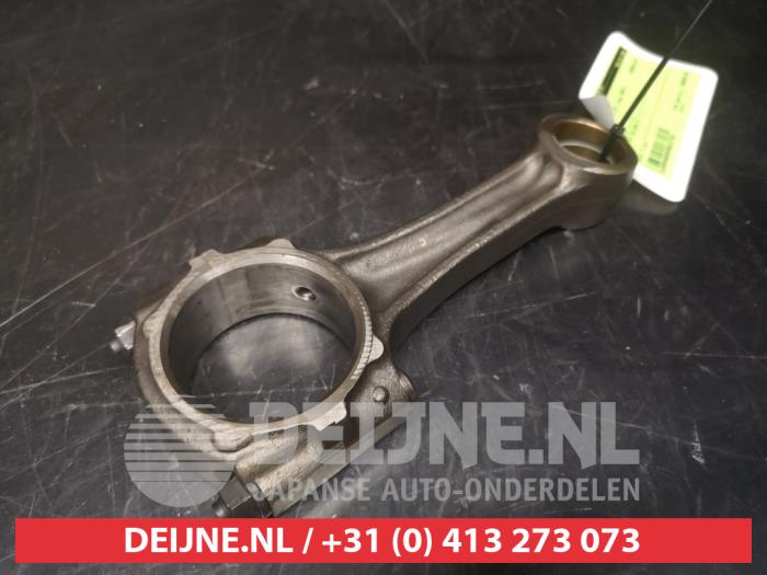 Gebruikte Drijfstang Mitsubishi Pajero Hardtop (V8/9) 3.2 DI-D 16V Autom. Prijs op aanvraag aangeboden door V.Deijne Jap.Auto-onderdelen BV