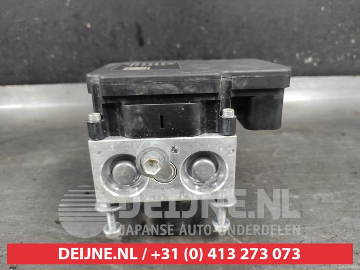 Gebruikte ABS Pomp Toyota Yaris III (P13) 1.0 12V VVT-i Prijs € 60,00 Margeregeling aangeboden door V.Deijne Jap.Auto-onderdelen BV