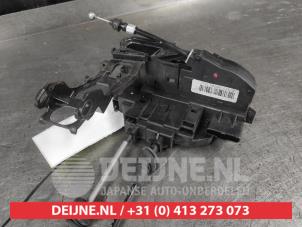 Hyundai Santafe Door lock mechanism 4-door, front left O633890 photo 2