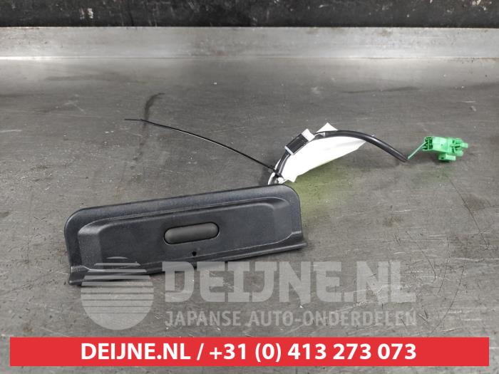 Suzuki Swift Schalter Heckklappe O634406