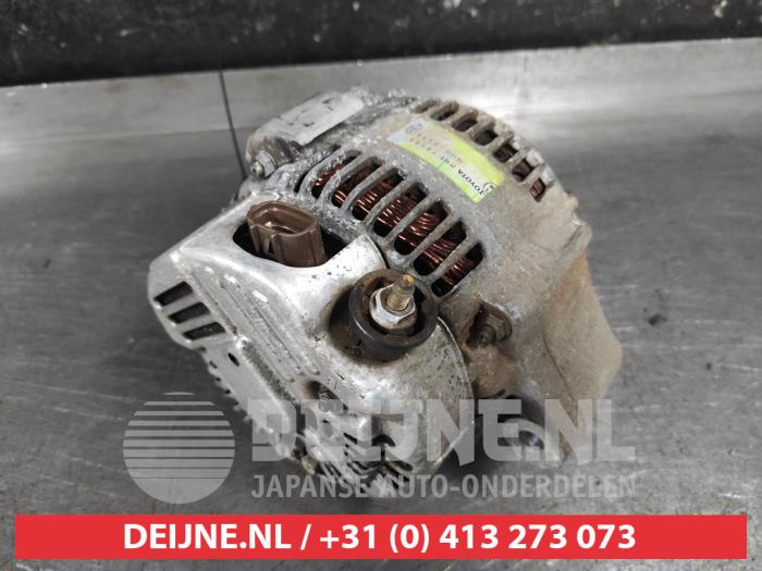 Alternator van een Lexus IS (E1) 200 2.0 24V 1999