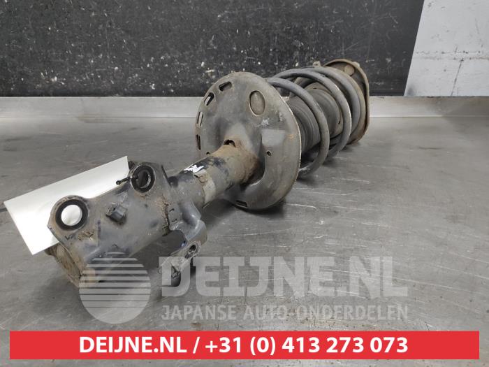 Toyota Auris Stoßdämpferstrebe links vorne O634376