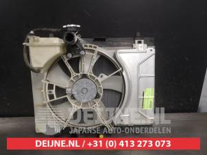 Gebruikte Radiateur Toyota Yaris II (P9) 1.3 16V VVT-i Prijs € 50,00 Margeregeling aangeboden door V.Deijne Jap.Auto-onderdelen BV