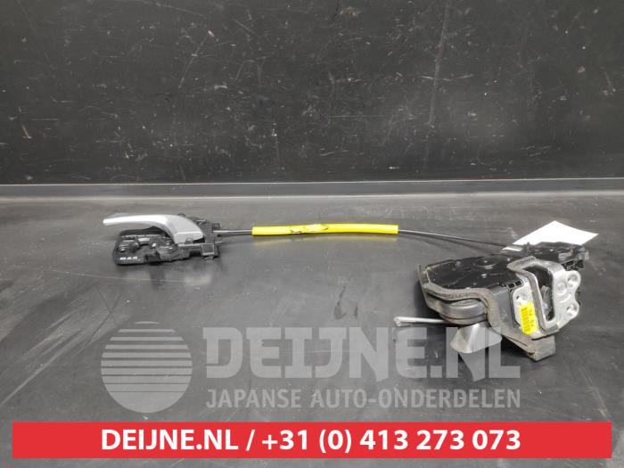 Kia Stonic Deurslot Mechaniek 4Deurs links-voor O635181