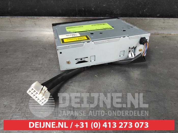 CD Speler van een Toyota Yaris (P1) 1.3 16V VVT-i 2000