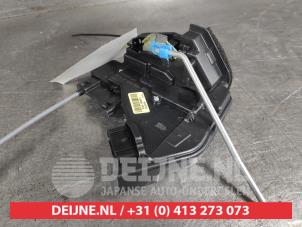 Gebruikte Deurslot Mechaniek 4Deurs rechts-achter Kia Stonic (YB) 1.0i T-GDi 12V Eco-Dynamics+ Prijs € 100,00 Margeregeling aangeboden door V.Deijne Jap.Auto-onderdelen BV