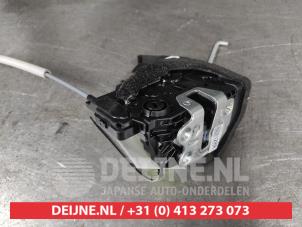 Kia Stonic Deurslot Mechaniek 4Deurs rechts-achter O636632 foto 2