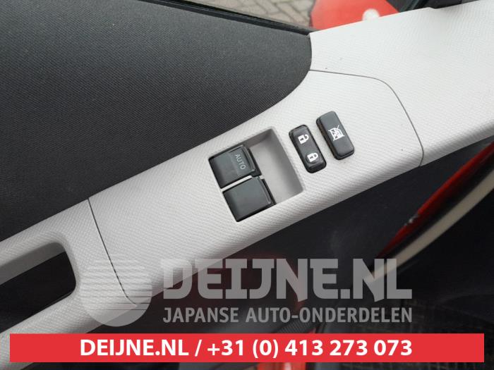 Toyota Yaris Combischakelaar ramen O637087