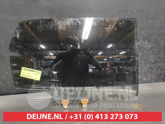 Nissan Qashqai Portierruit 4Deurs rechts-achter O637309