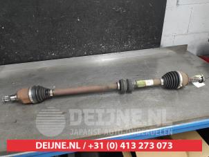 Gebruikte Aandrijfas rechts-voor Hyundai i30 (PDEB5/PDEBB/PDEBD/PDEBE) 1.6 CRDi 16V VGT Prijs € 75,00 Margeregeling aangeboden door V.Deijne Jap.Auto-onderdelen BV