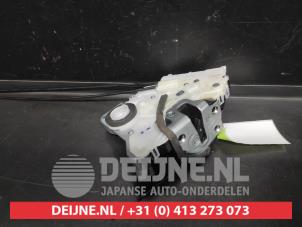 Toyota Yaris Deurslot Mechaniek 4Deurs links-voor O637526 foto 2