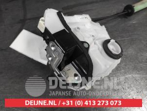 Mazda CX-30 Deurslot Mechaniek 4Deurs rechts-achter O637787 foto 2