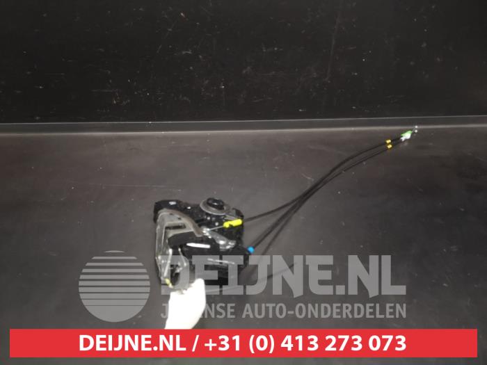 Toyota Auris Deurslot Mechaniek 4Deurs links-voor O637870