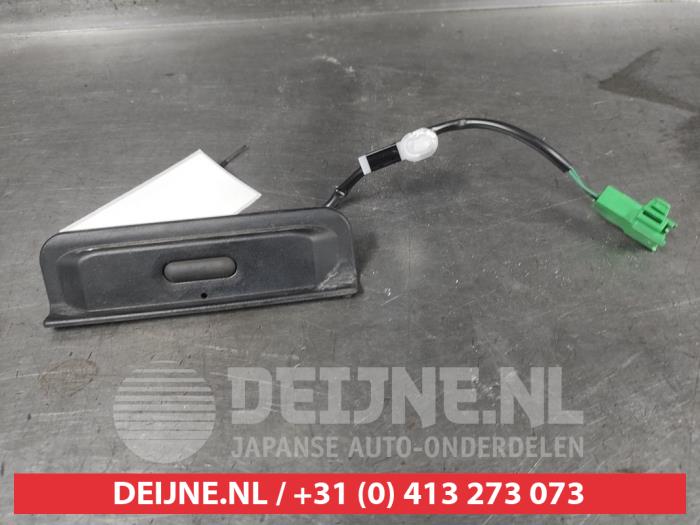 Suzuki Swift Schakelaar achterklep O637916