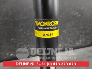 Nissan Qashqai Schokdemper rechts-achter O639039 foto 2