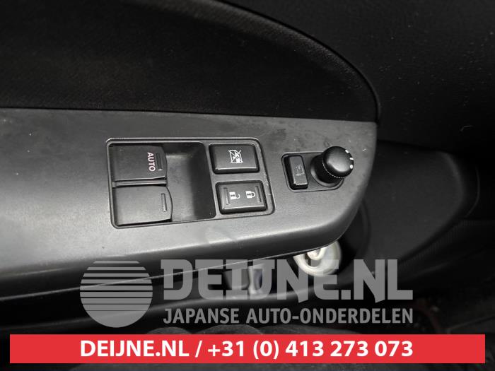 Suzuki Swift Combischakelaar ramen O639113