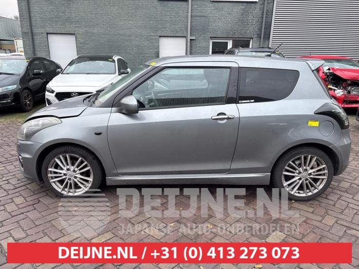 Suzuki Swift Türscheibe 2-türig links O639115