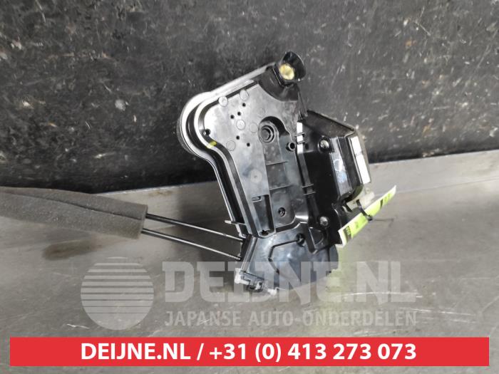 Toyota Corolla Deurslot Mechaniek 4Deurs links-voor O639156