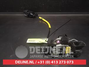 Kia Rio Door lock mechanism 4-door, front left O640027 photo 3