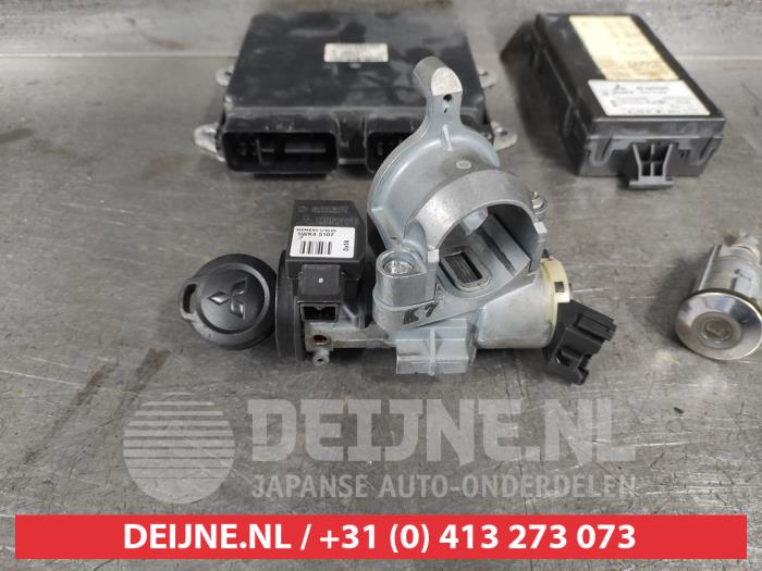 Mitsubishi Colt Kontaktslot+Sleutel O640145