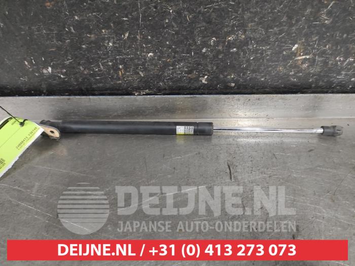 Lexus CT 200h Rear gas strut, left O640165