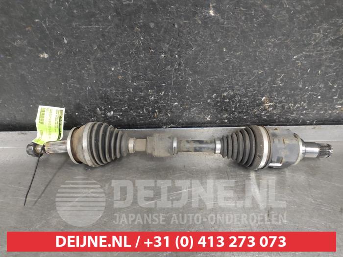 Gebruikte Aandrijfas links-voor Lexus CT 200h 1.8 16V Prijs € 75,00 Margeregeling aangeboden door V.Deijne Jap.Auto-onderdelen BV