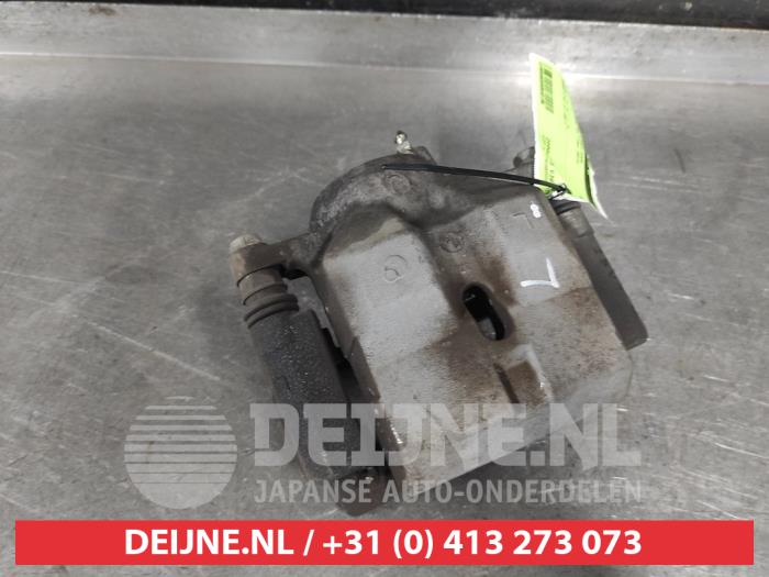 Lexus CT 200h Front brake calliper, left O640196