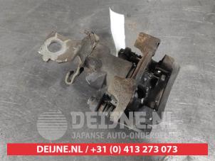 Lexus CT 200h Rear brake calliper, right O640201 photo 2