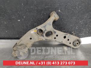 Lexus CT 200h Front lower wishbone, right O640205 photo 2